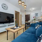 Nadbrzezna With Terrace By Renters شقة *